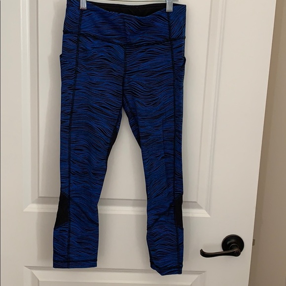 Lululemon crop athletic leggings - Picture 5 of 5
